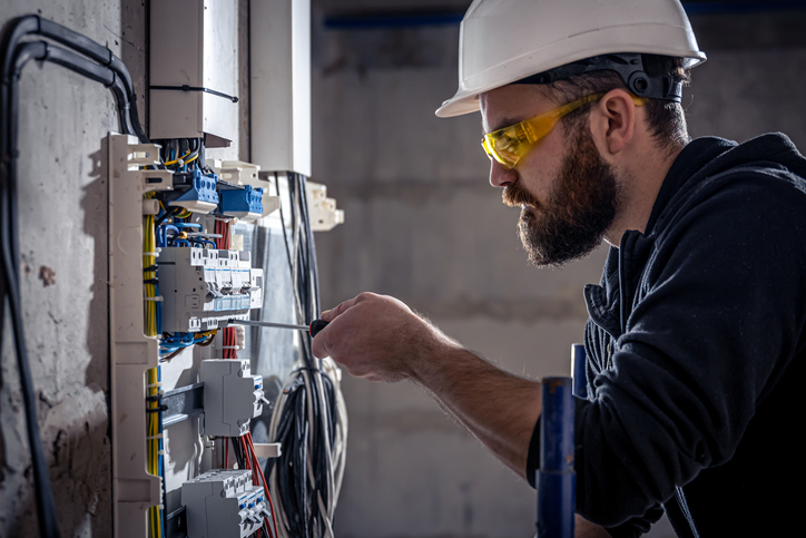 Electricians from Eastern Europe