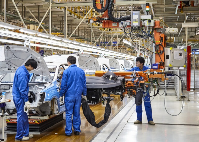produktionsmitarbeiter automobilindustrie