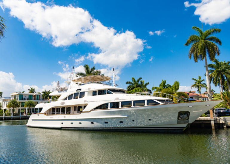 Yacht Support Schiffe