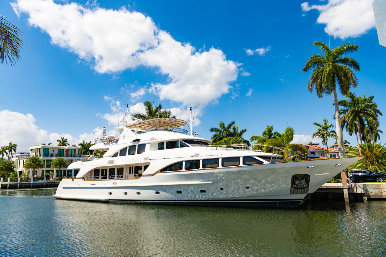 Yacht Support Schiffe